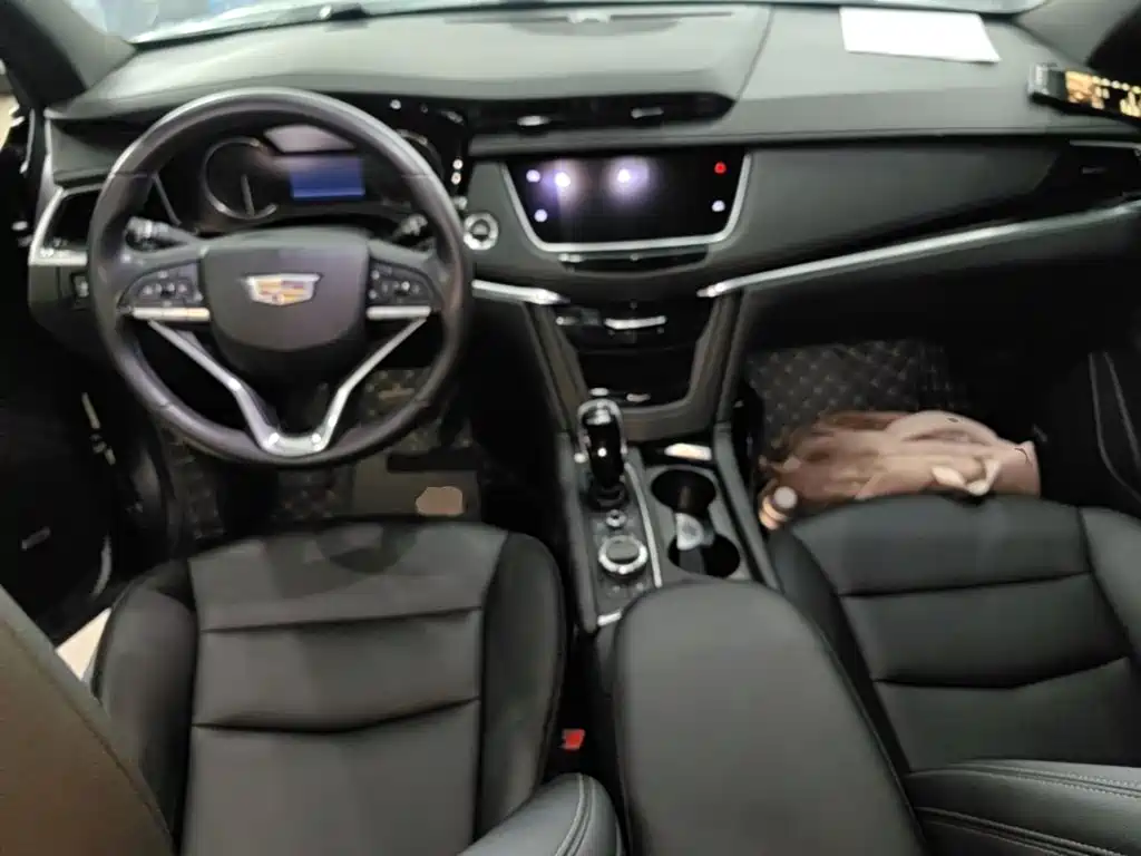 Cadillac XT6 — фото 10