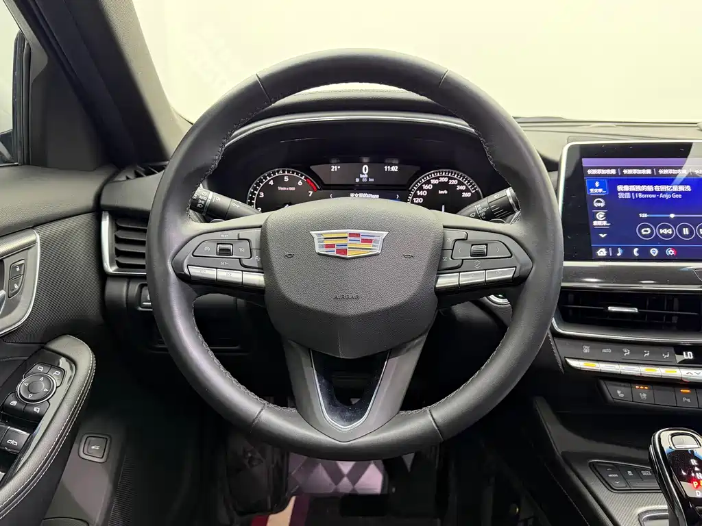Cadillac CT5 — фото 11