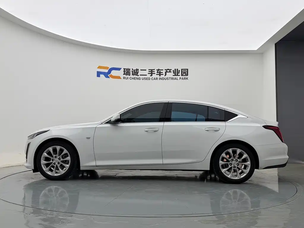 Cadillac CT5 — фото 7