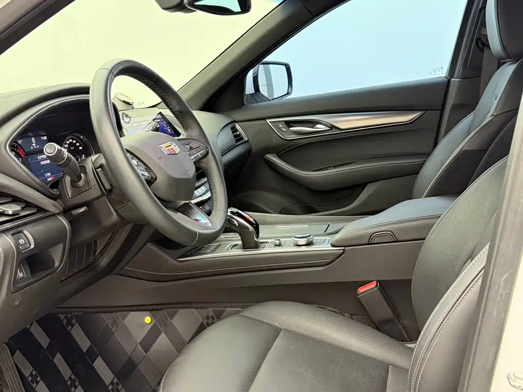 Cadillac CT5 — фото 8