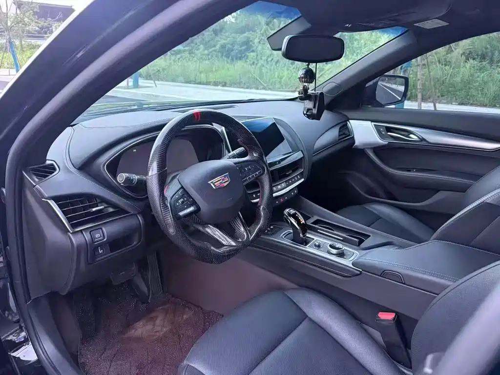 Cadillac CT5 — фото 4