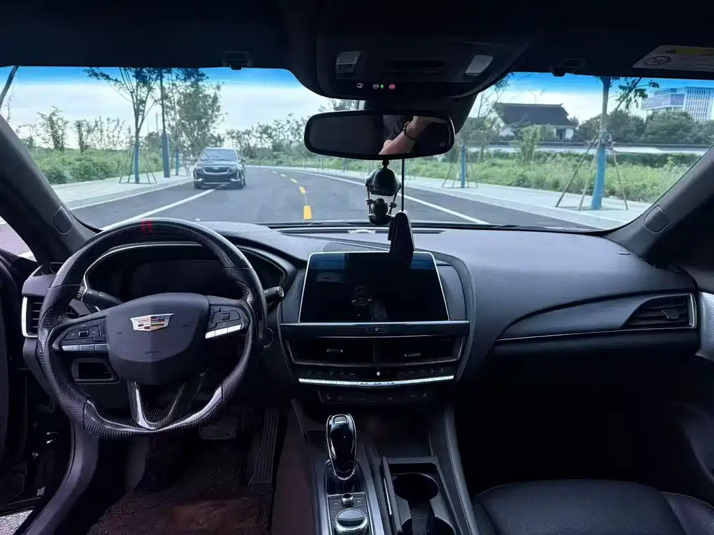 Cadillac CT5 — фото 5