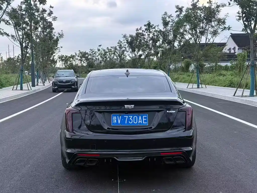 Cadillac CT5 — фото 8