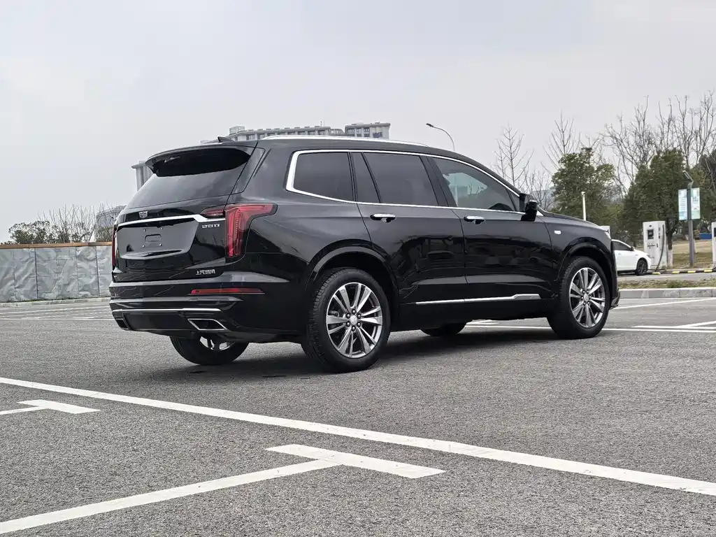 Cadillac XT6 — фото 14