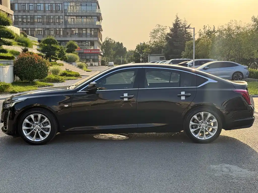 Cadillac CT5 — фото 5