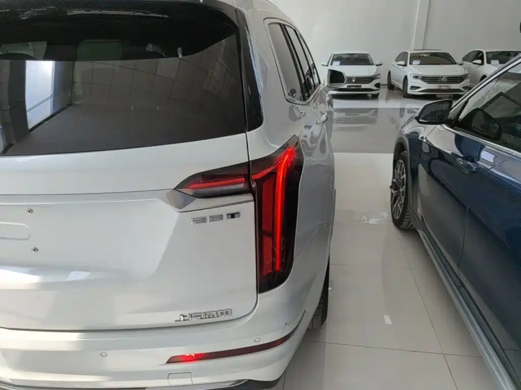 Cadillac XT6 — фото 8