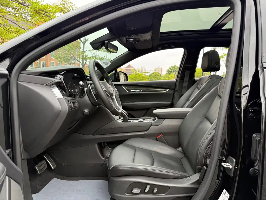 Cadillac XT5 — фото 8
