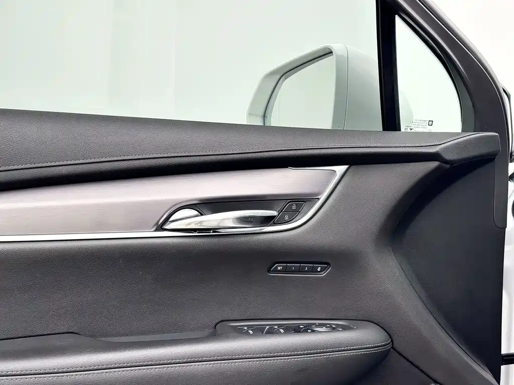 Cadillac XT6 — фото 8