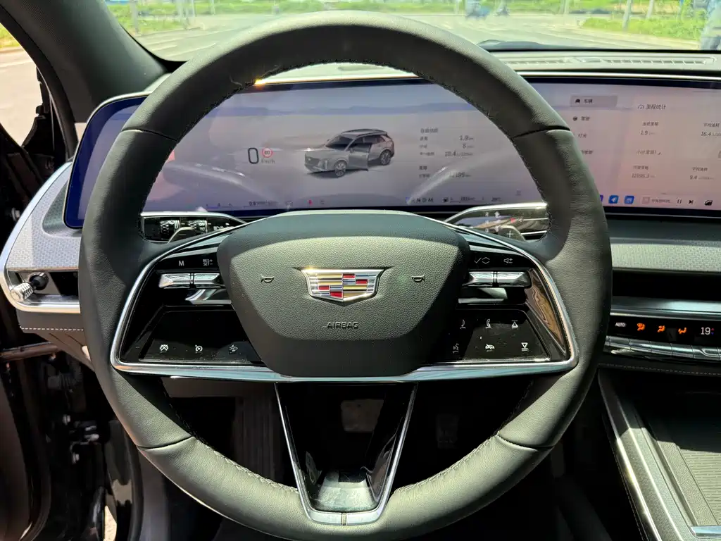 Cadillac XT5 — фото 6