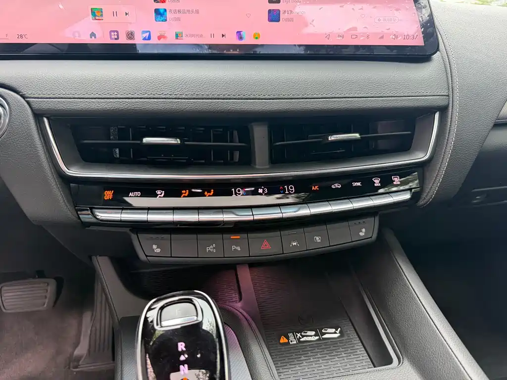 Cadillac CT5 — фото 23