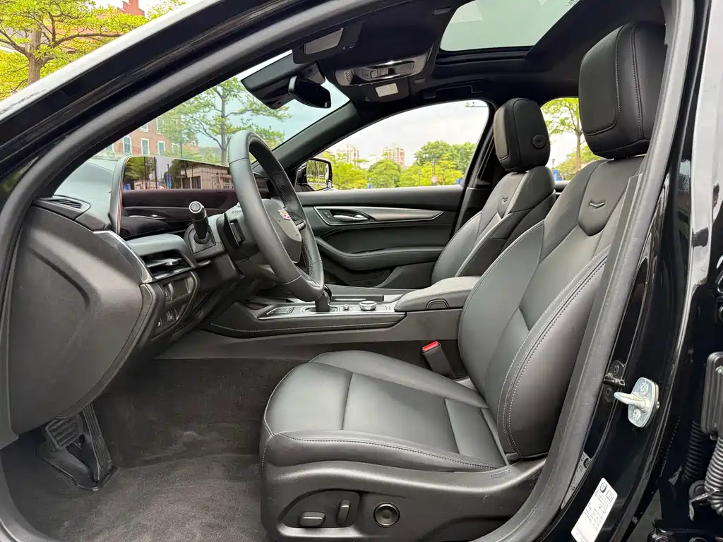Cadillac CT5 — фото 8