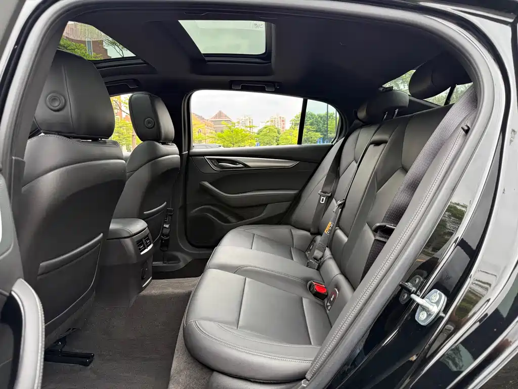 Cadillac CT5 — фото 9