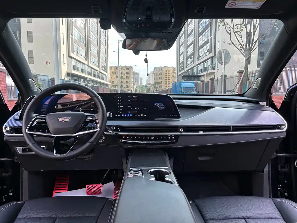 Cadillac XT5 — фото 13