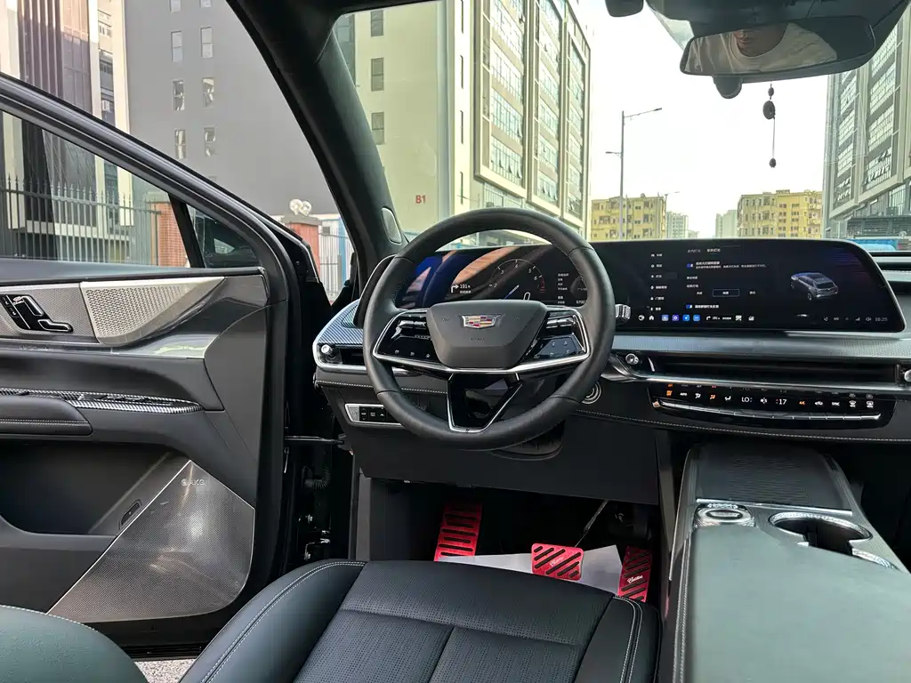 Cadillac XT5 — фото 15