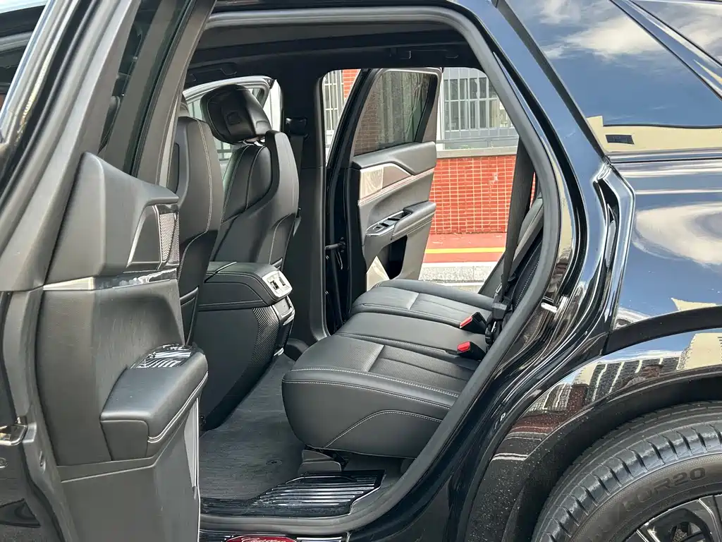 Cadillac XT5 — фото 17