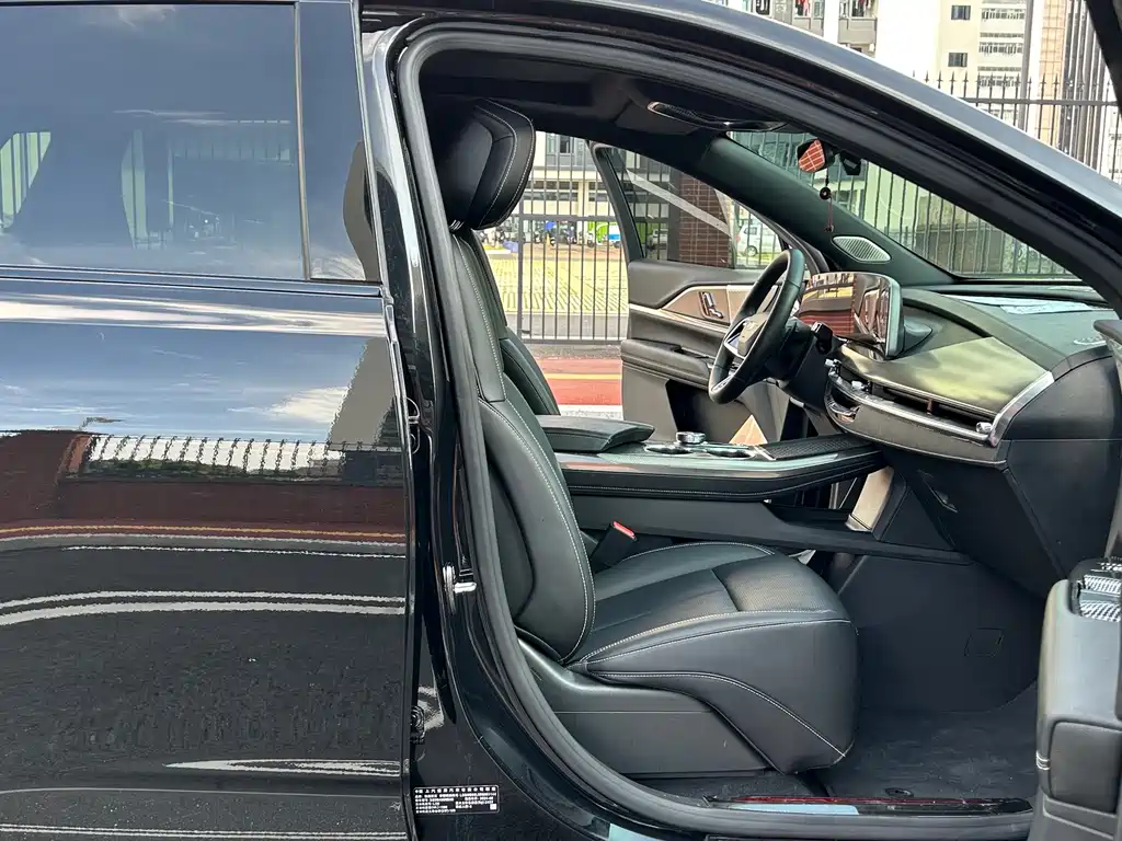 Cadillac XT5 — фото 19