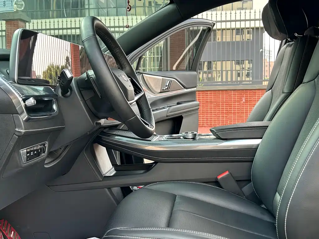 Cadillac XT5 — фото 20