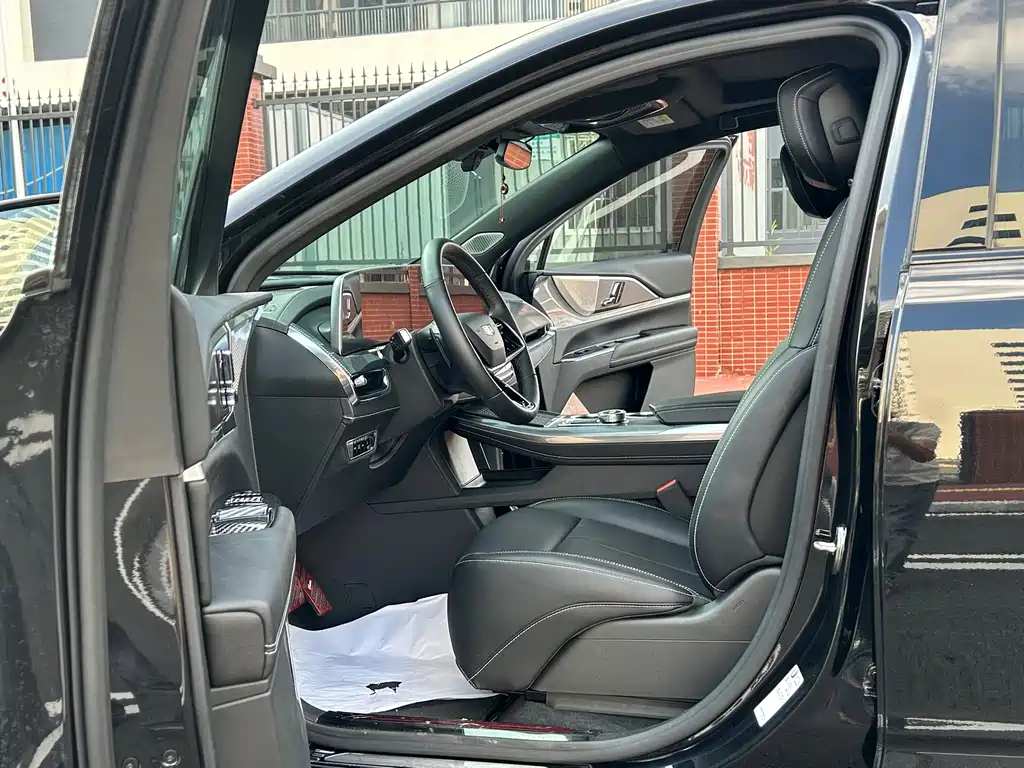 Cadillac XT5 — фото 21