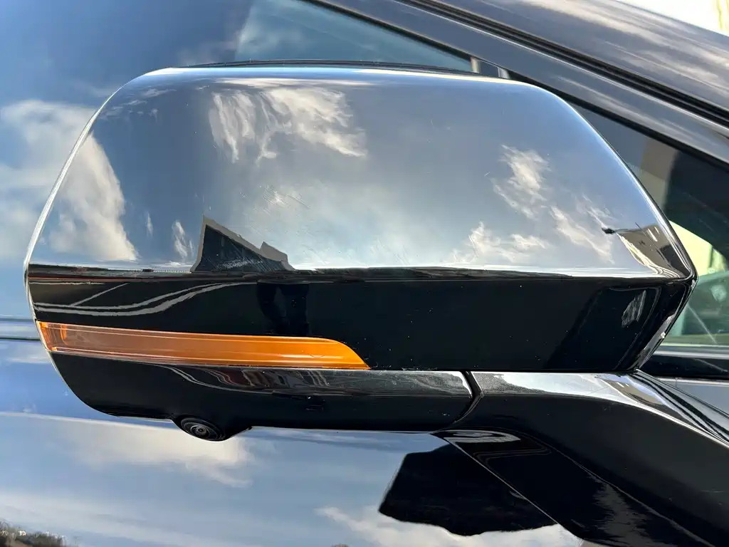 Cadillac XT5 — фото 28