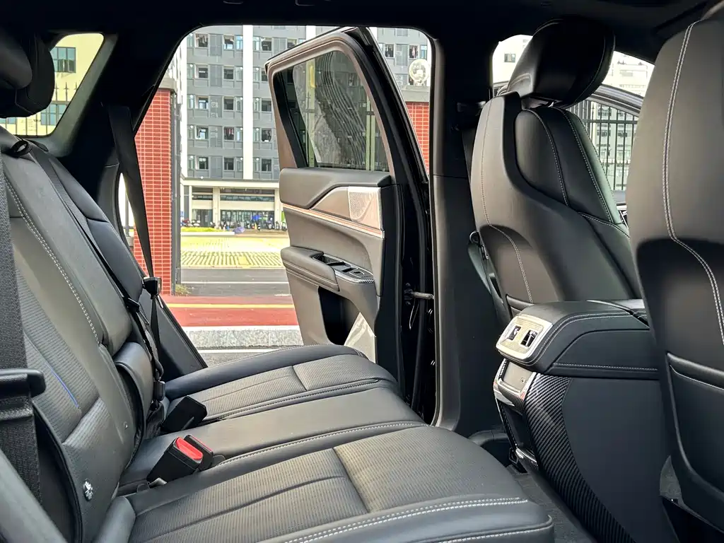 Cadillac XT5 — фото 33