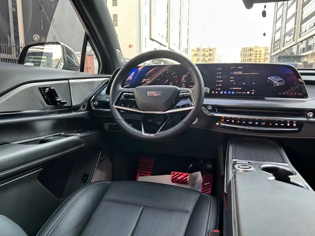 Cadillac XT5 — фото 8