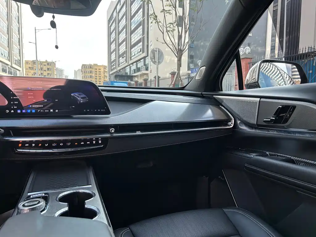 Cadillac XT5 — фото 9