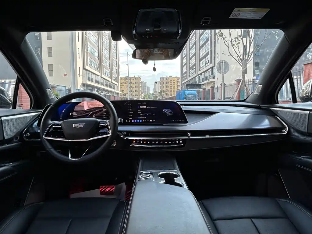 Cadillac XT5 — фото 10