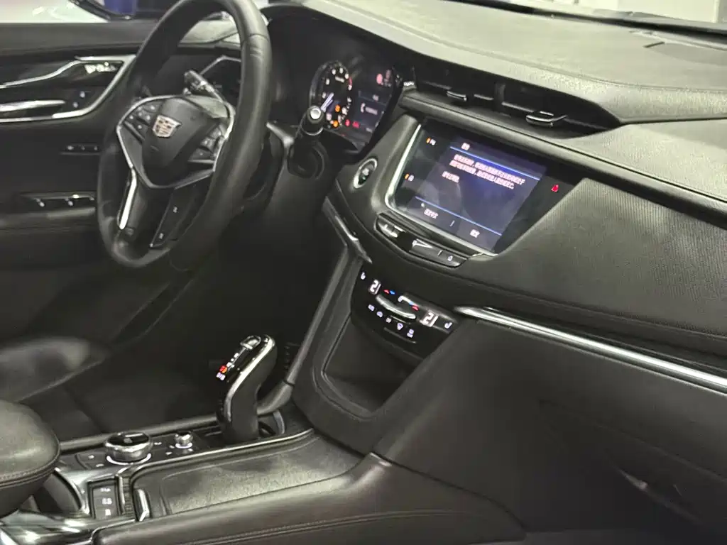 Cadillac XT5 — фото 7