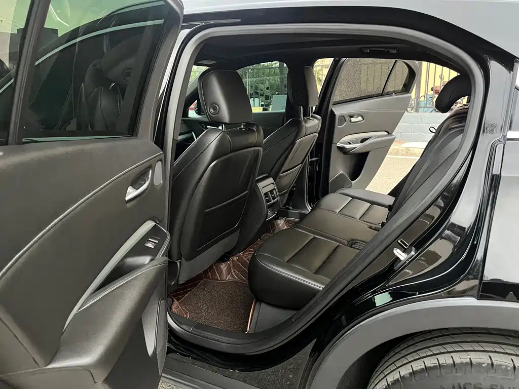 Cadillac XT4 — фото 6