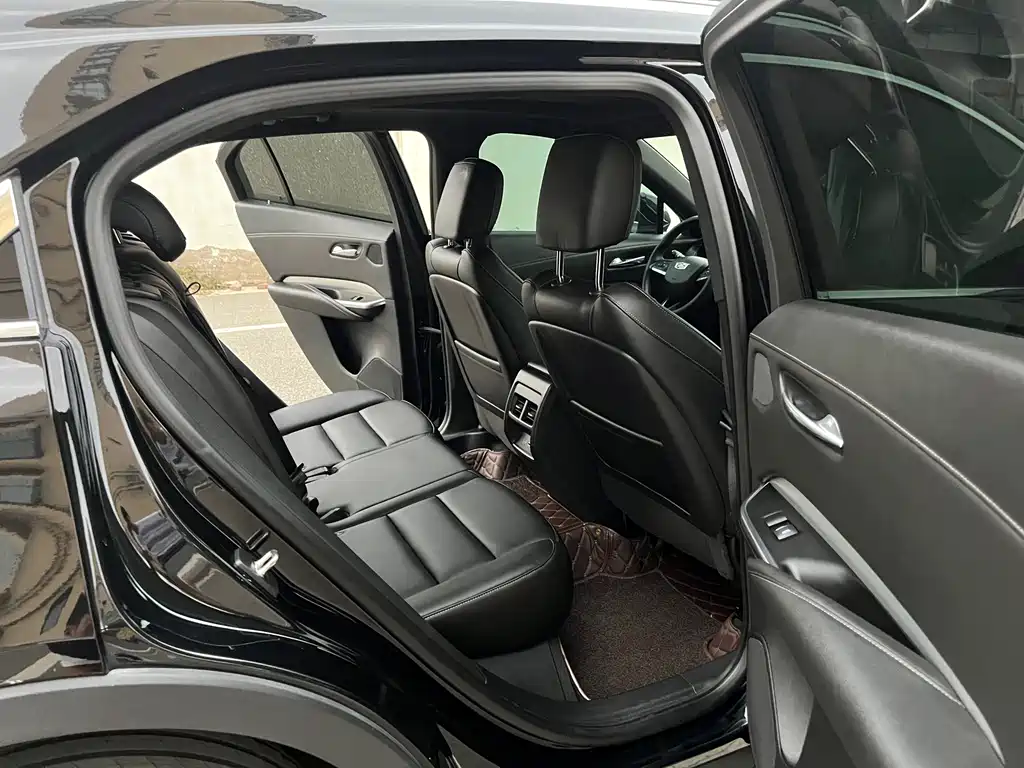Cadillac XT4 — фото 7