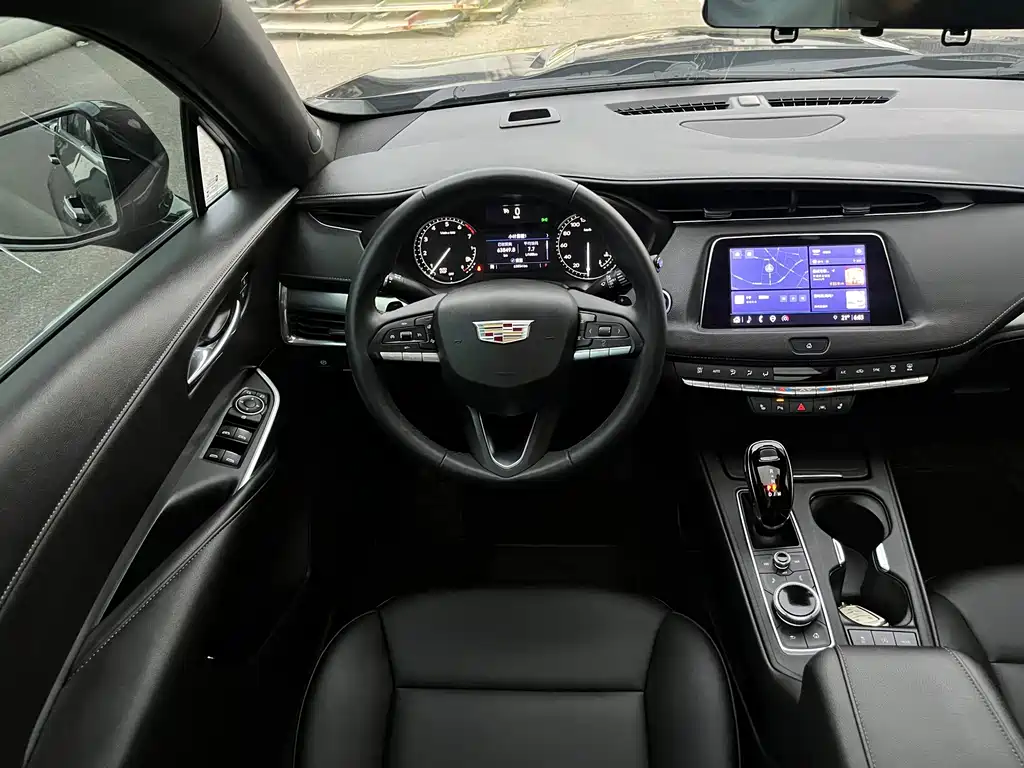 Cadillac XT4 — фото 9