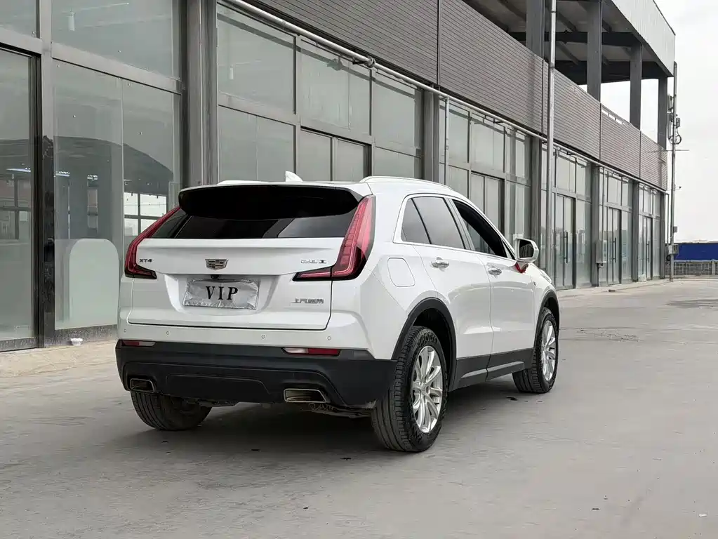 Cadillac XT4 — фото 6