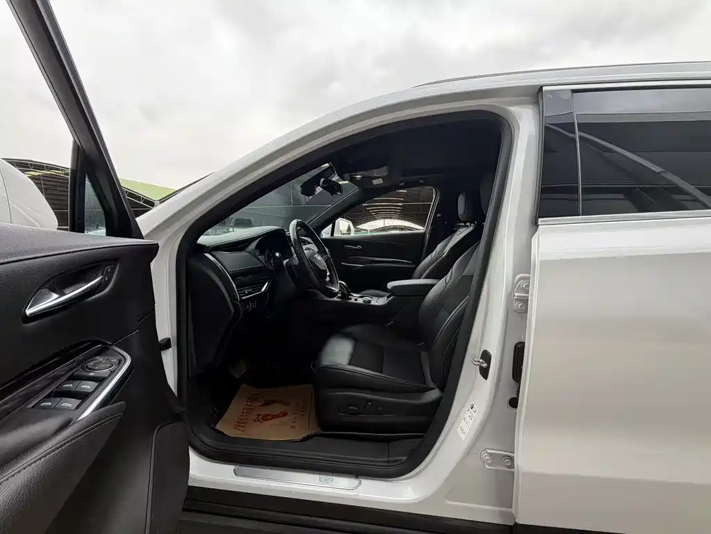Cadillac XT4 — фото 7