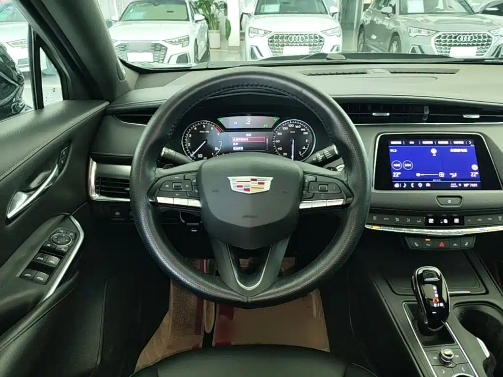 Cadillac XT4 — фото 11