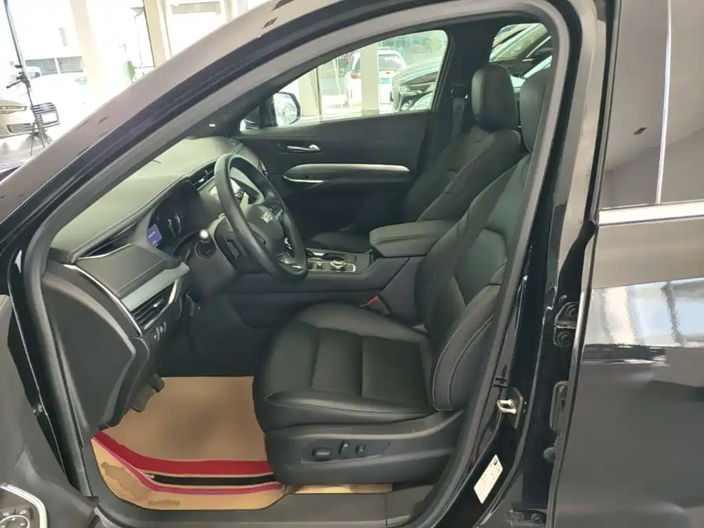 Cadillac XT4 — фото 15