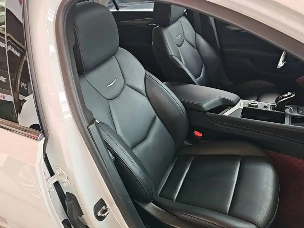 Cadillac CT5 — фото 20