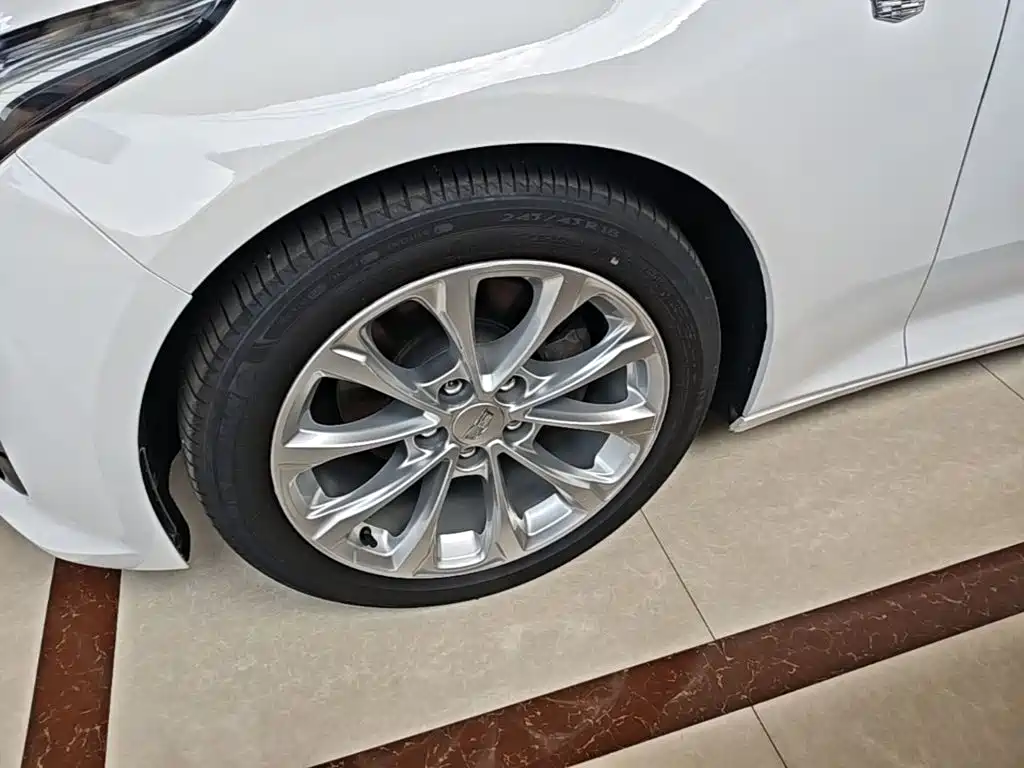 Cadillac CT5 — фото 25