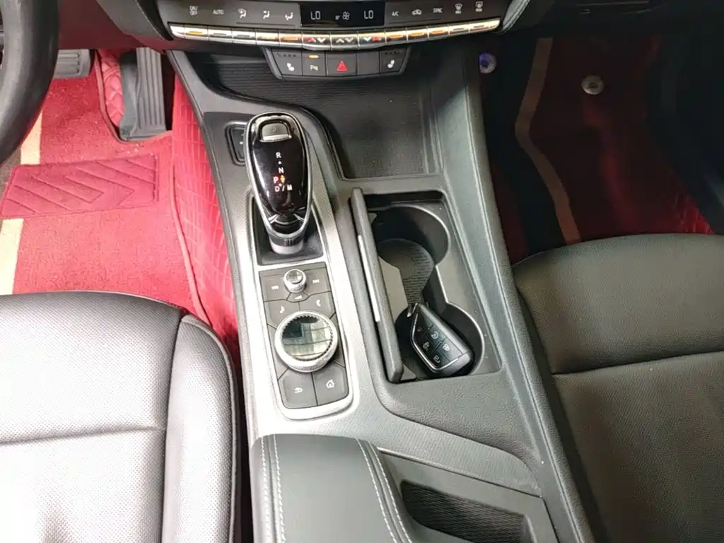 Cadillac CT5 — фото 10