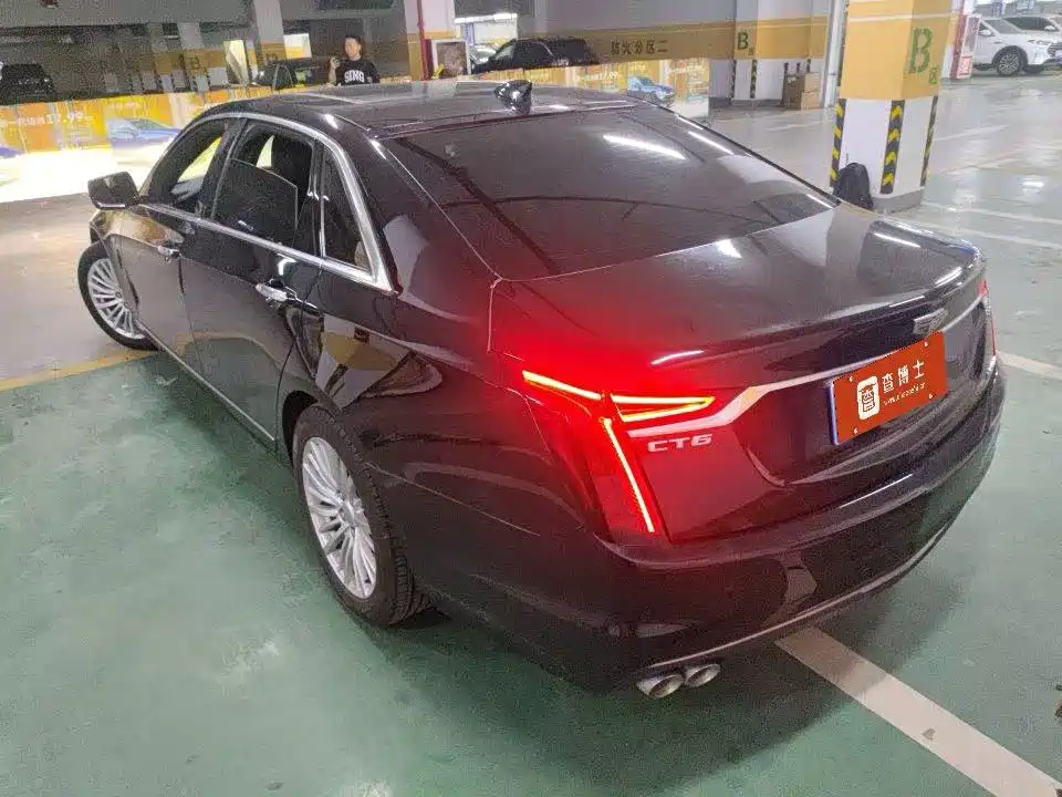Cadillac CT6 — фото 9
