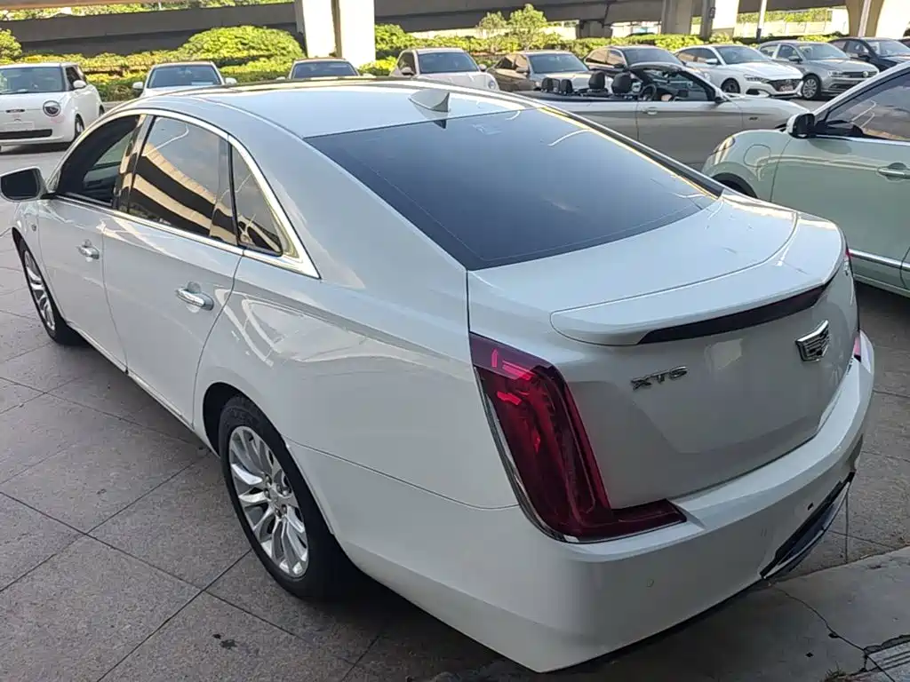 Cadillac XTS — фото 5
