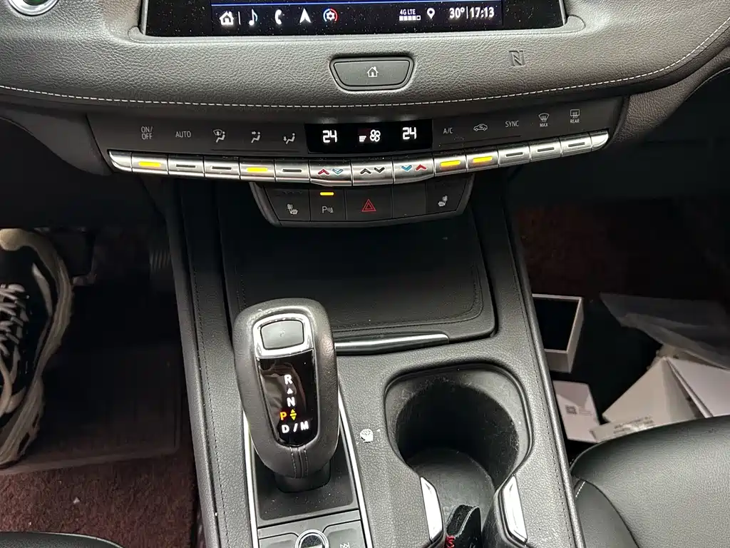 Cadillac XT4 — фото 9
