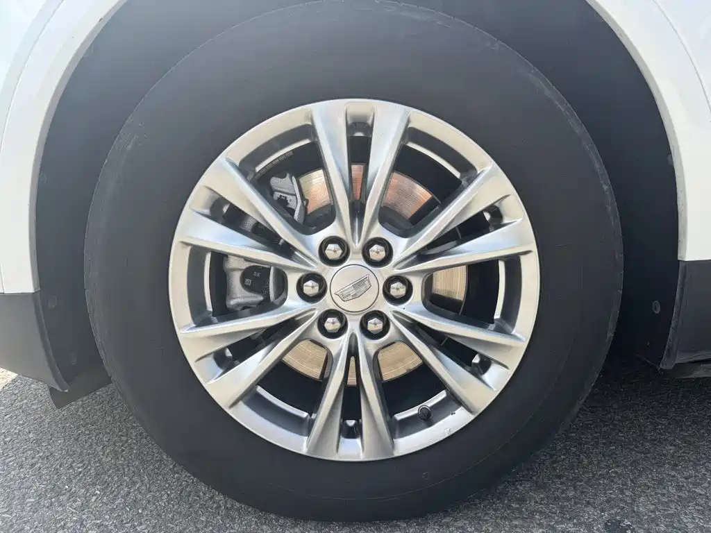 Cadillac XT5 — фото 8
