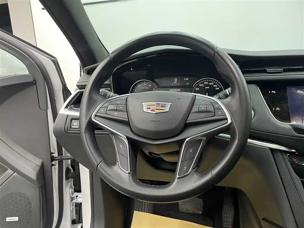 Cadillac XT5 — фото 13