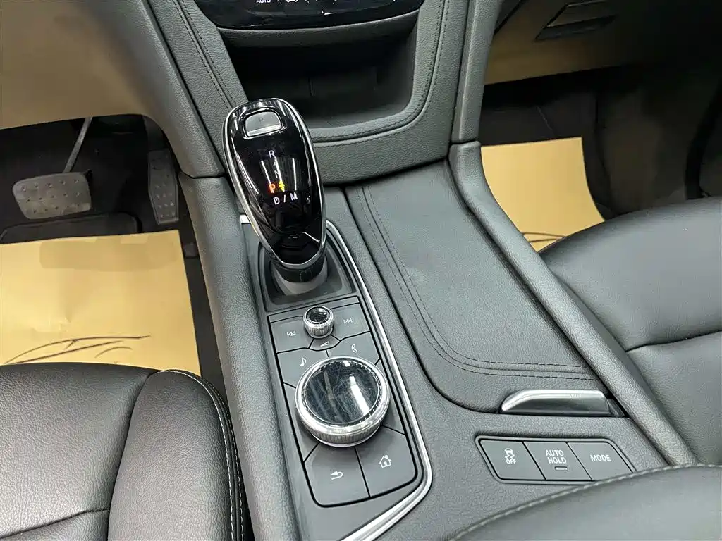 Cadillac XT5 — фото 14