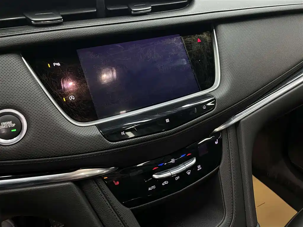 Cadillac XT5 — фото 15