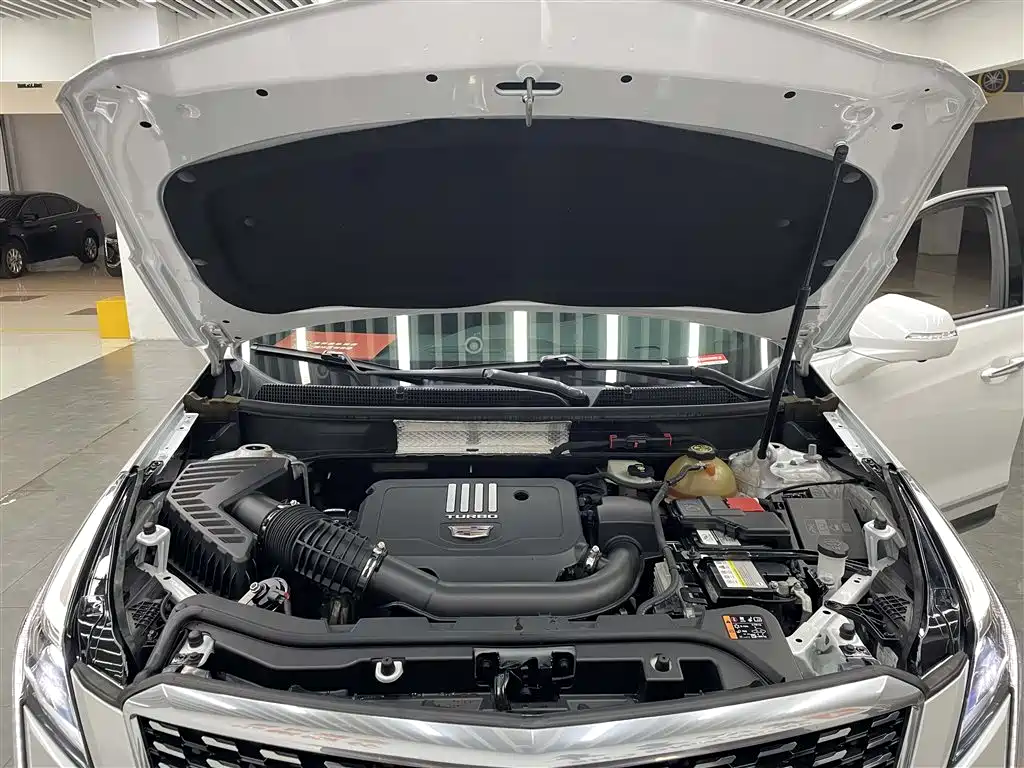 Cadillac XT5 — фото 17