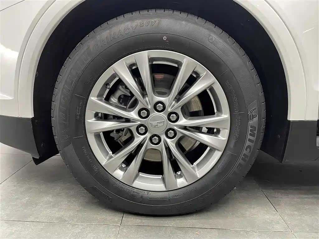 Cadillac XT5 — фото 19