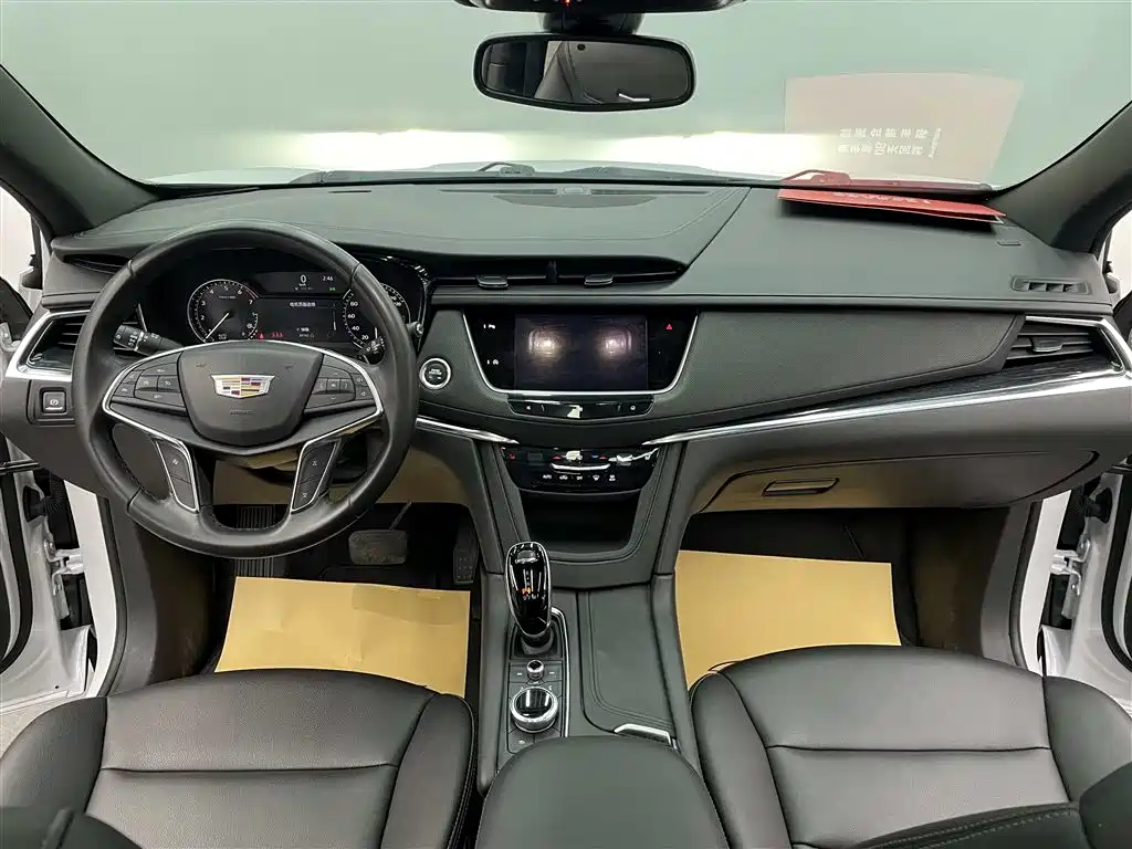 Cadillac XT5 — фото 8