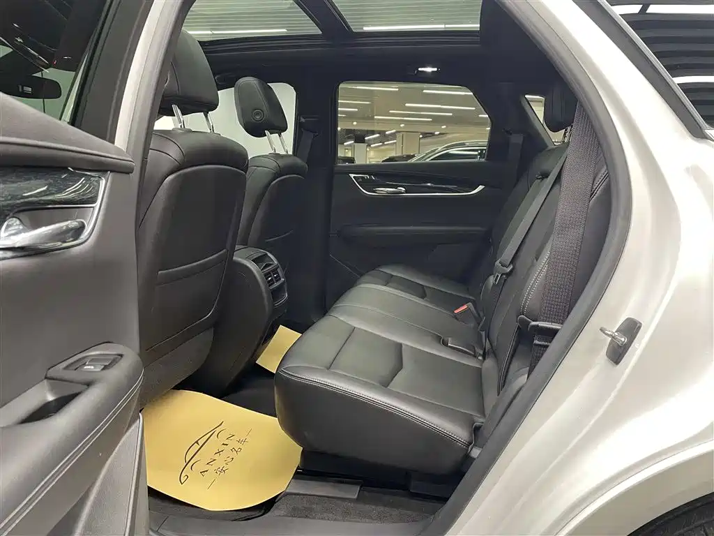 Cadillac XT5 — фото 9