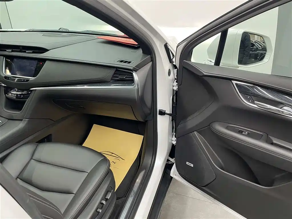 Cadillac XT5 — фото 10